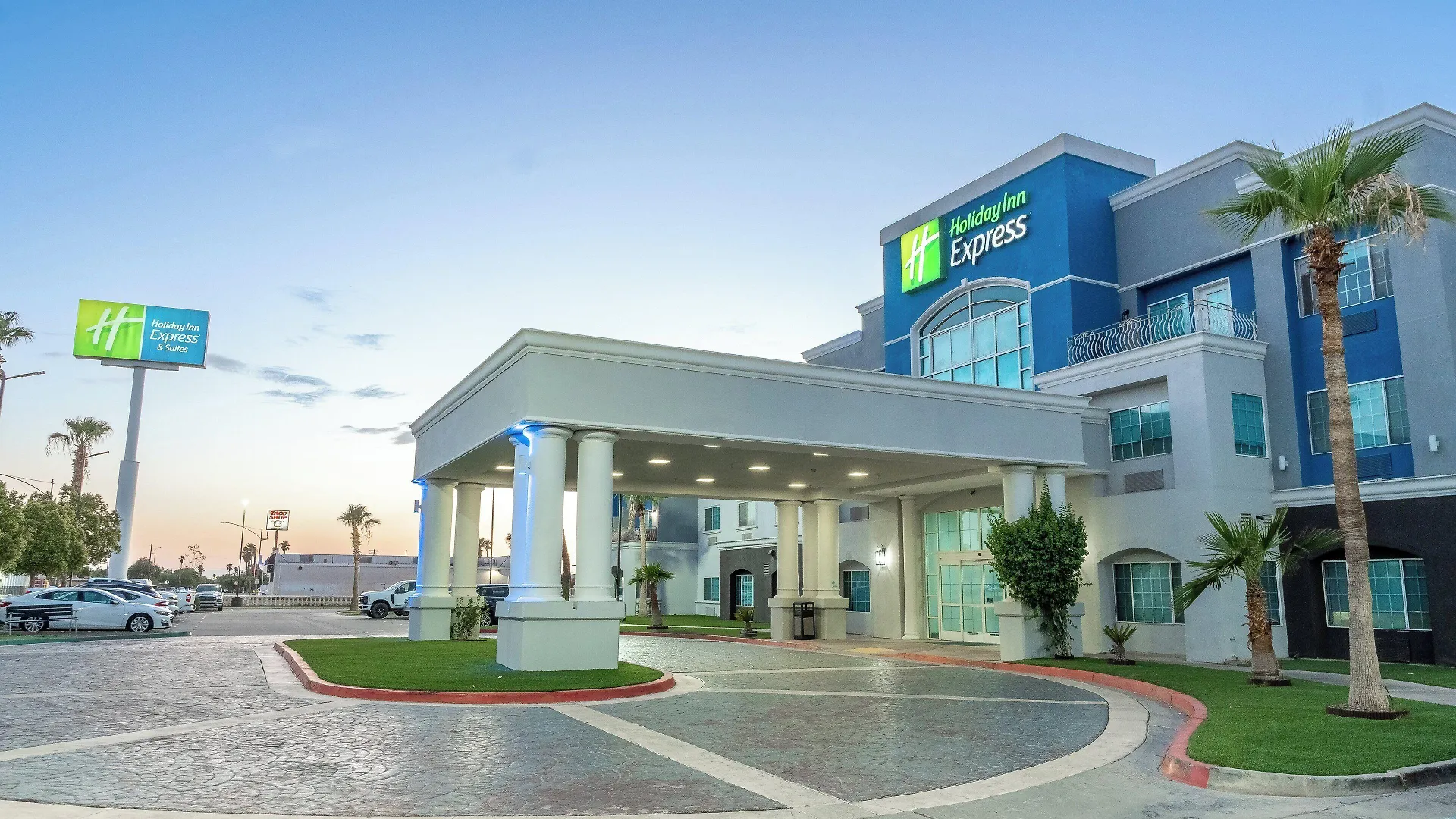 2 Smart Couple Hotels Near Imperial Valley College Worth Booking